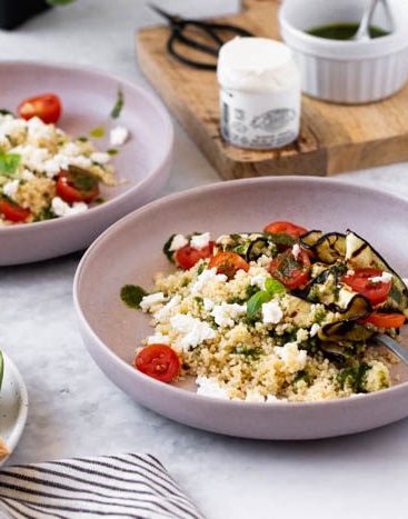 Salada de beringela com queijo fresco